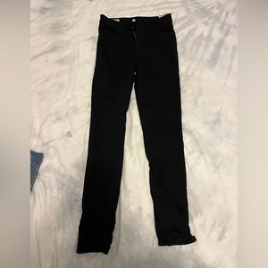 Levi’s black 721 high rise skinny size 28